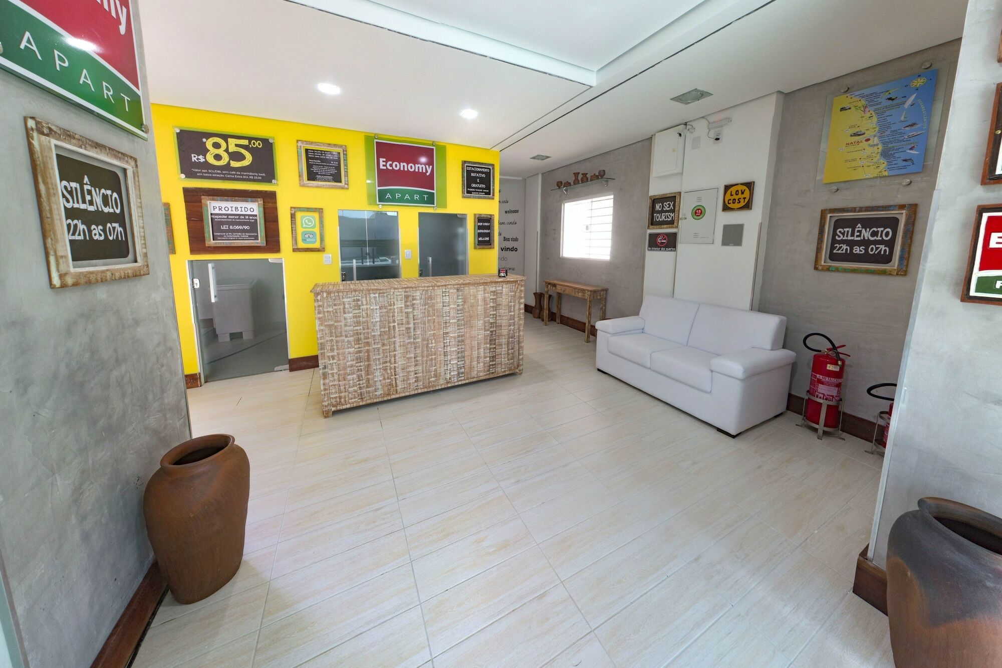 Economy Apart Natal Bagian luar foto